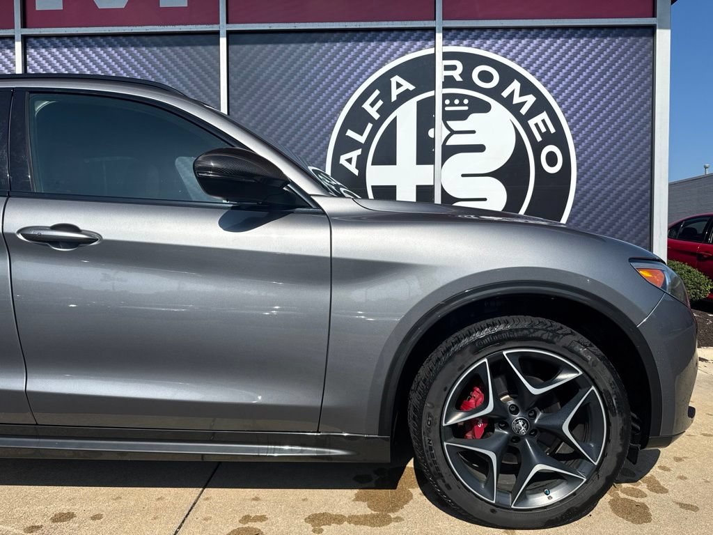 Used 2020 Alfa Romeo Stelvio Ti Sport AWD/4WD image 3