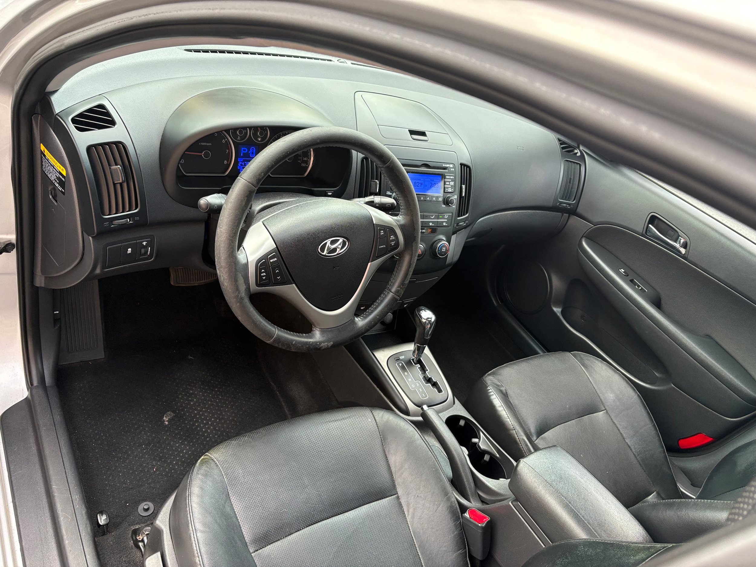 Used 2012 Hyundai Elantra FWD image 11