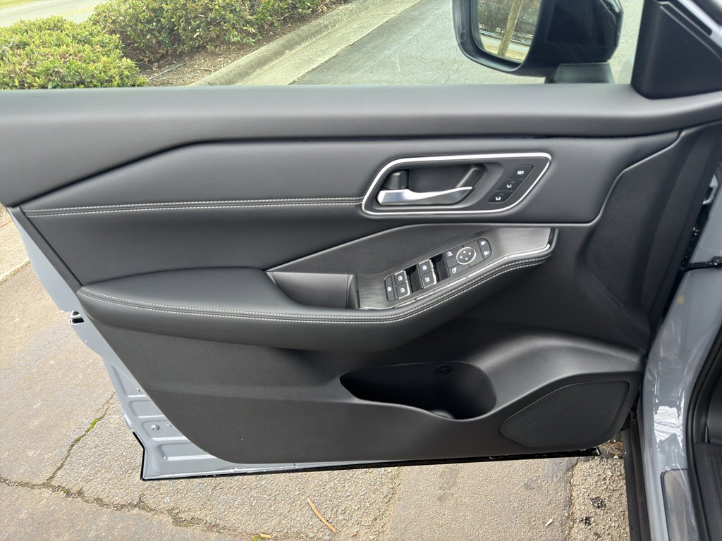 New 2026 Nissan Rogue Platinum w/ Tech Package image 15