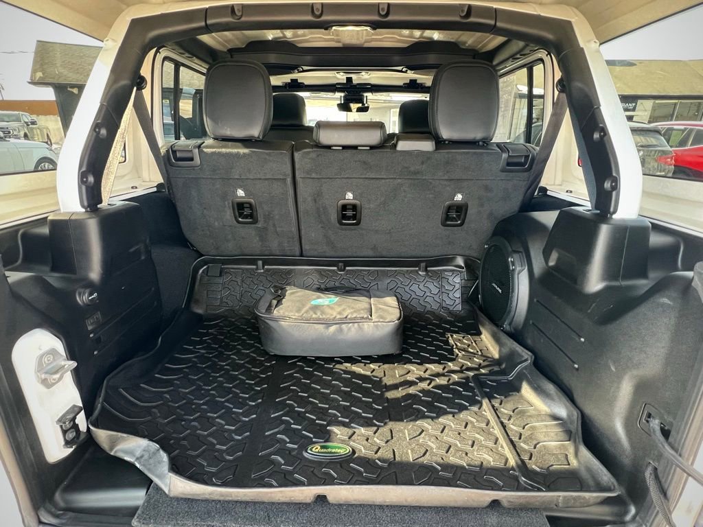 Used 2022 Jeep Wrangler Unlimited Sahara w/ Cold Weather Group image 24