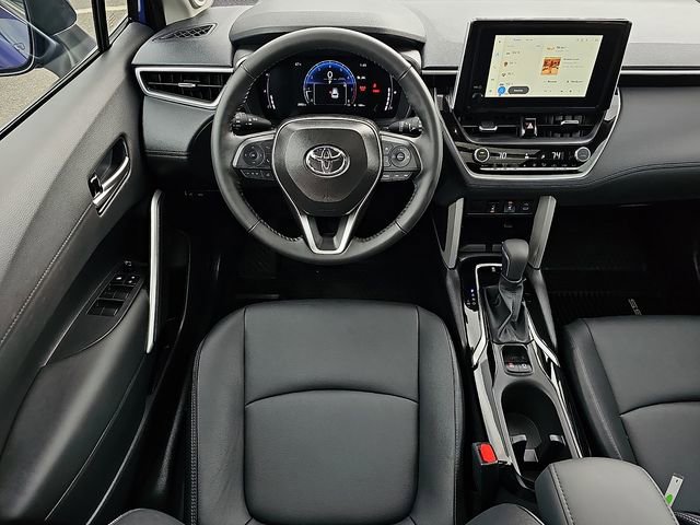 Used 2025 Toyota Corolla Cross XLE w/ Convenience Package image 12