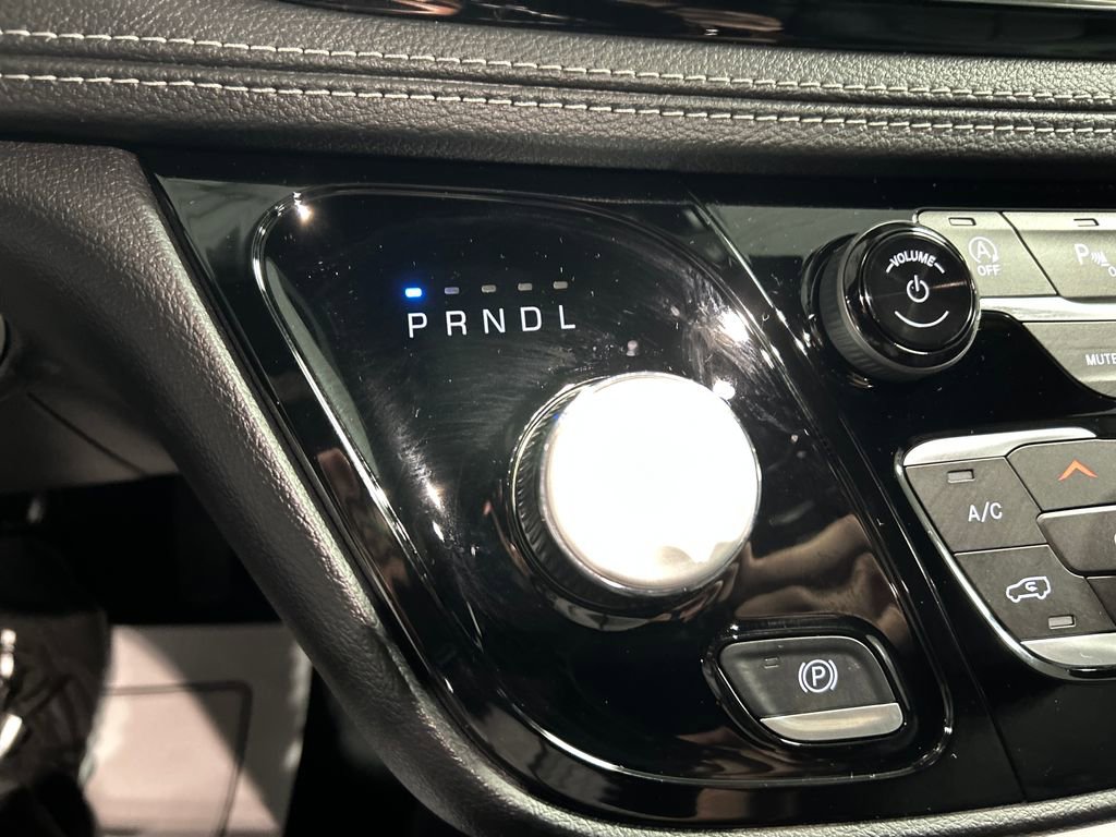 New 2027 Chrysler Pacifica Select FWD image 18