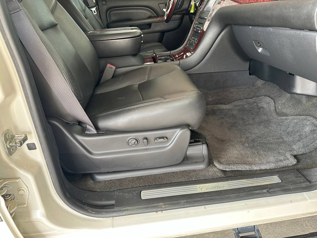Used 2013 Cadillac Escalade EXT Premium AWD/4WD image 32