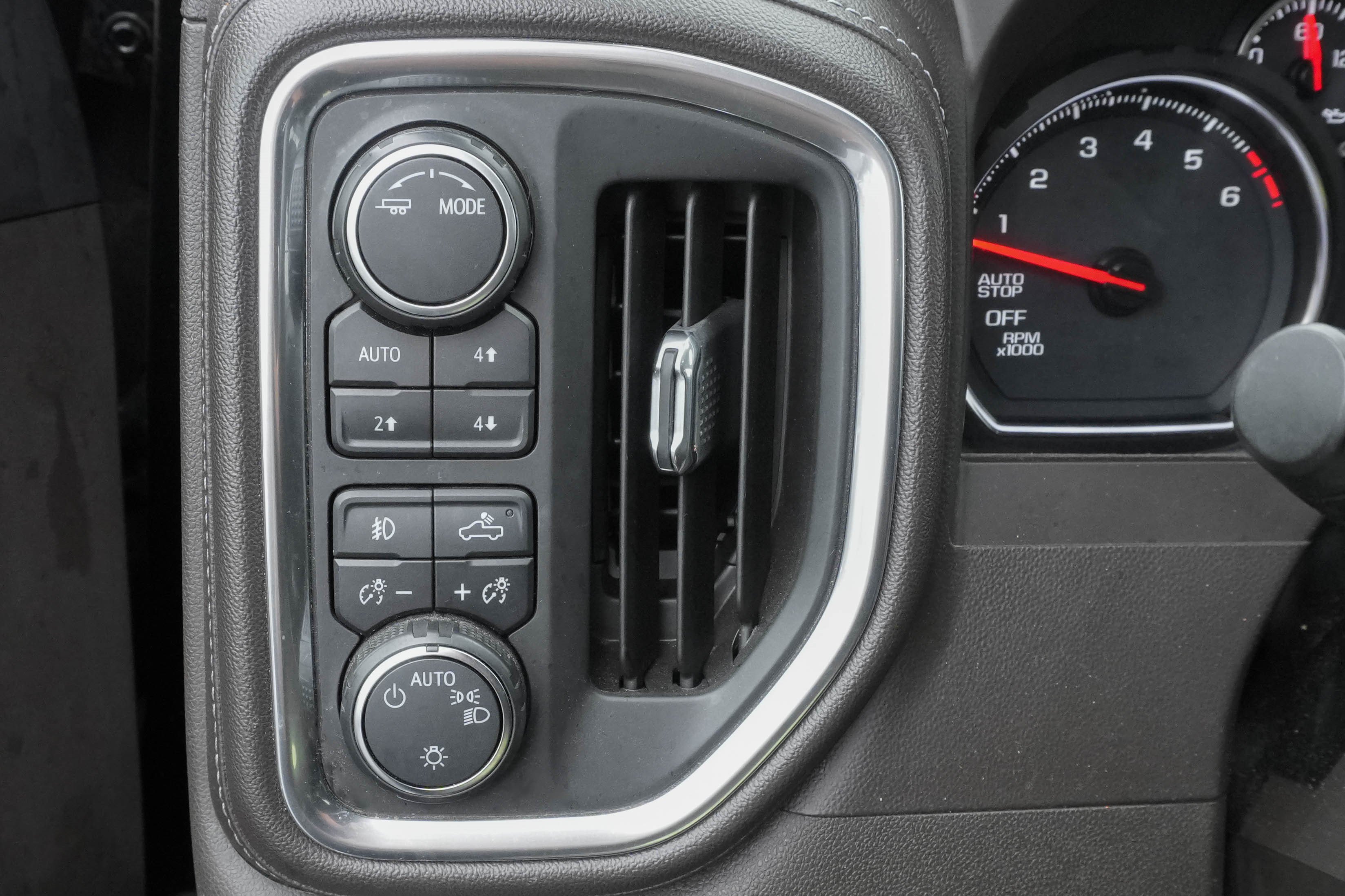 Used 2020 Chevrolet Silverado 1500 LT Trail Boss AWD/4WD image 17