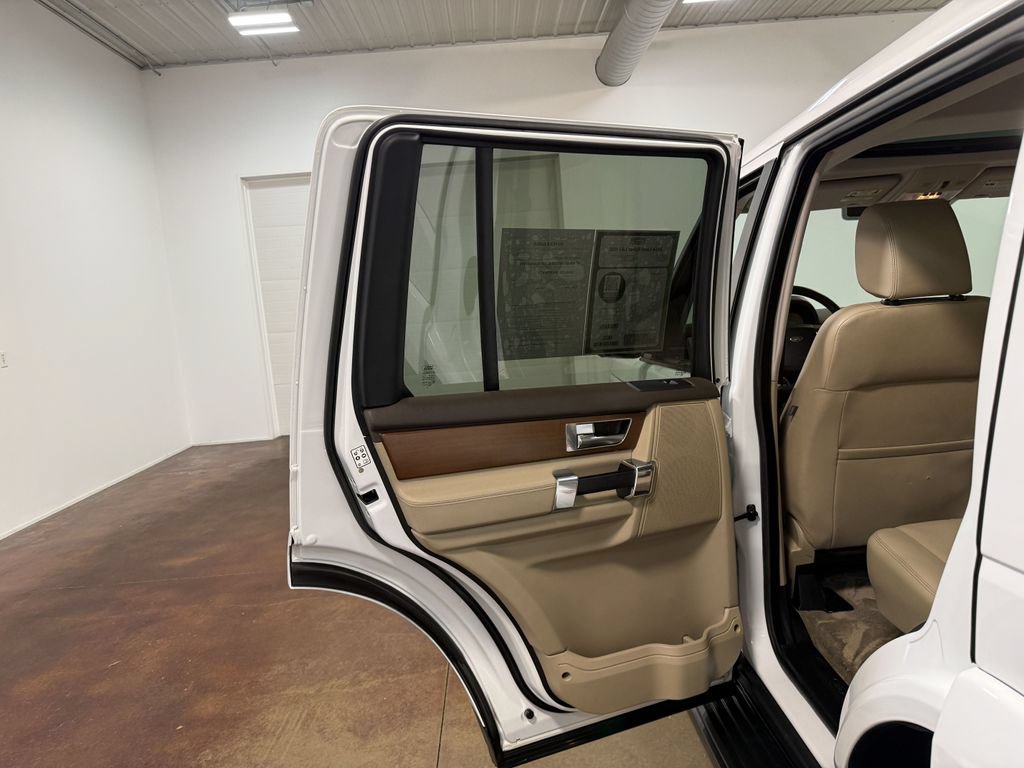 Used 2016 Land Rover LR4 HSE AWD/4WD image 46