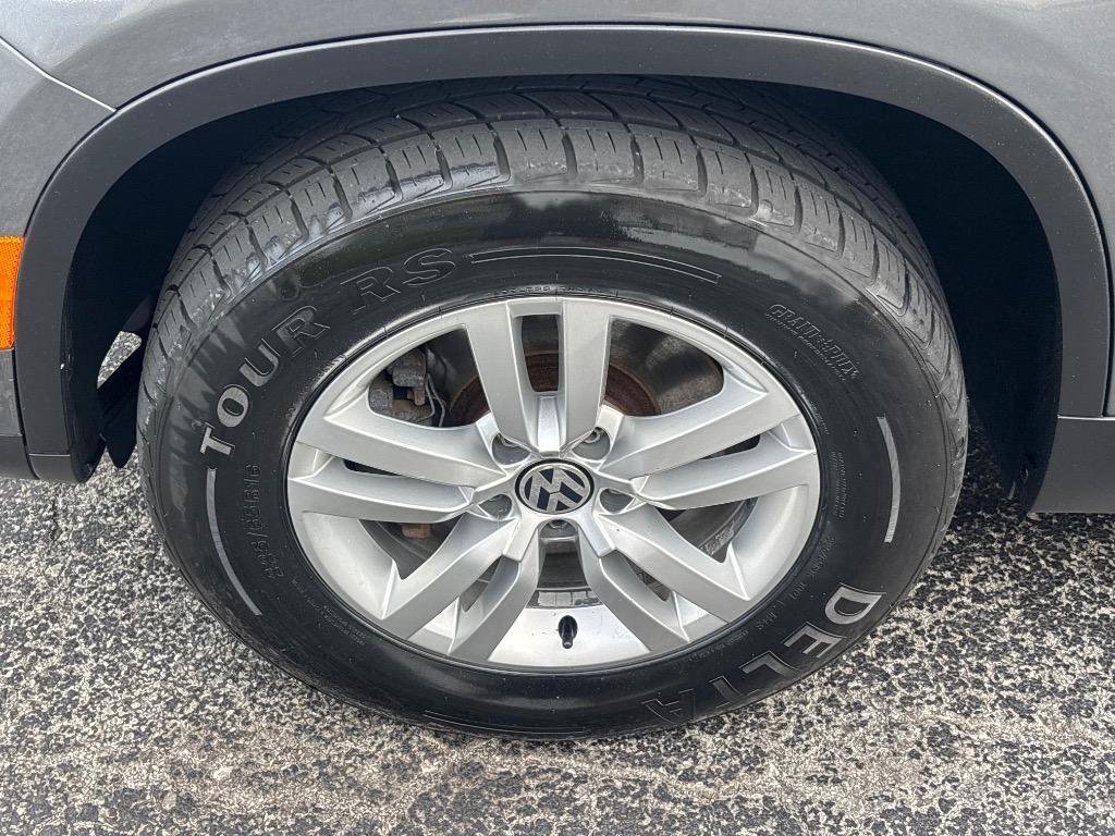 Used 2016 Volkswagen Tiguan S FWD image 9