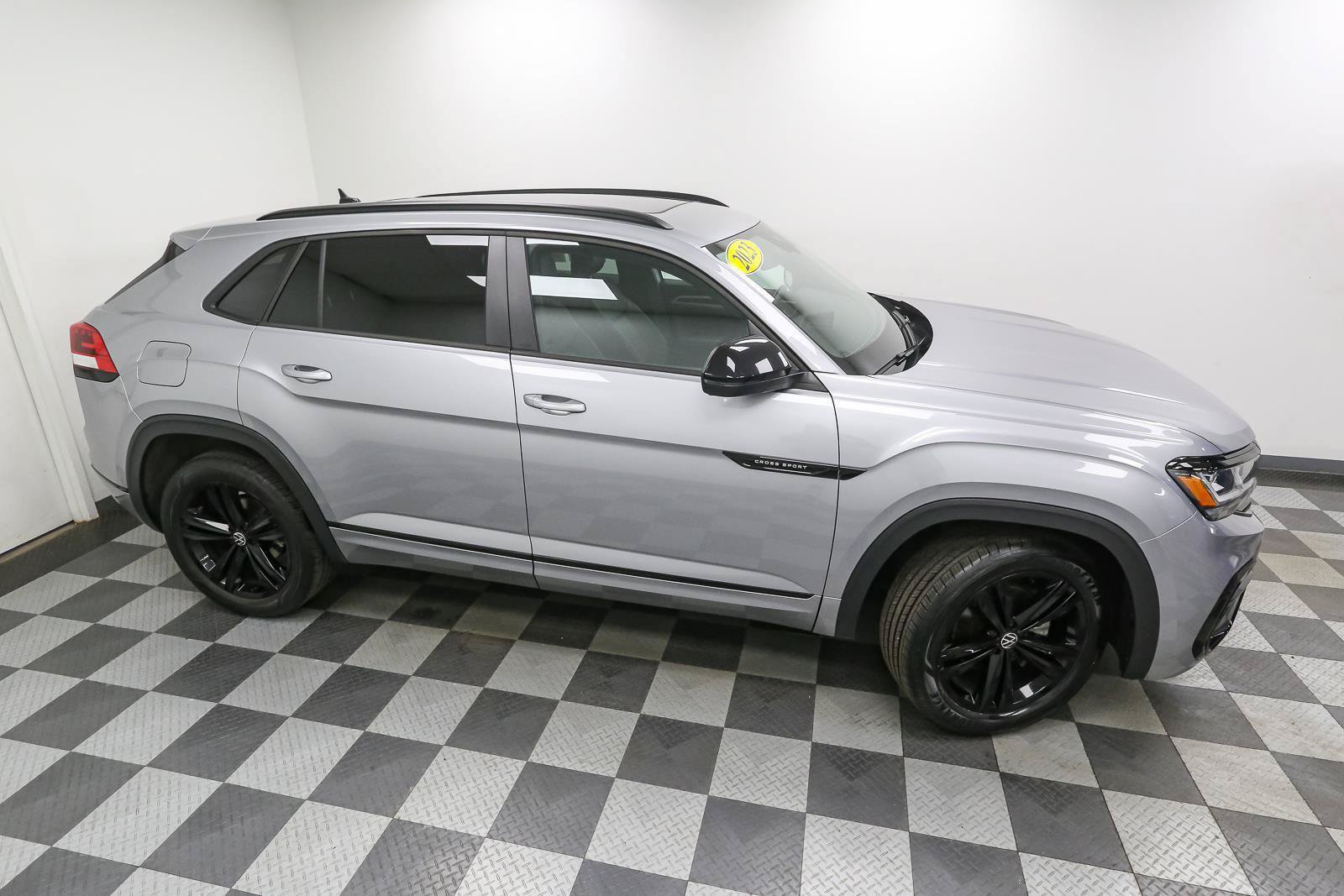 Certified 2023 Volkswagen Atlas Cross Sport SEL R-Line AWD/4WD image 6