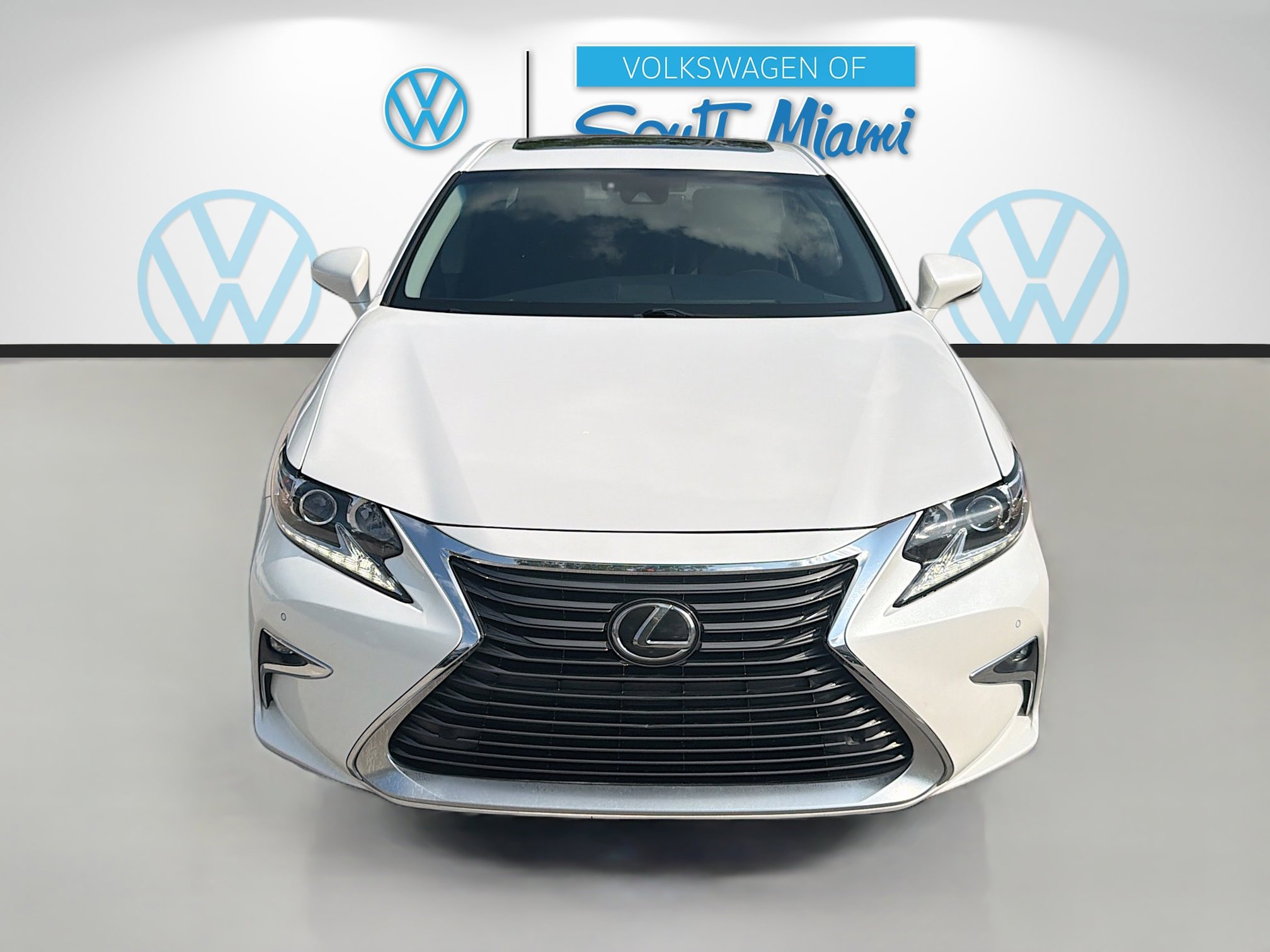 Used 2017 Lexus ES 350 w/ Premium Package FWD image 2