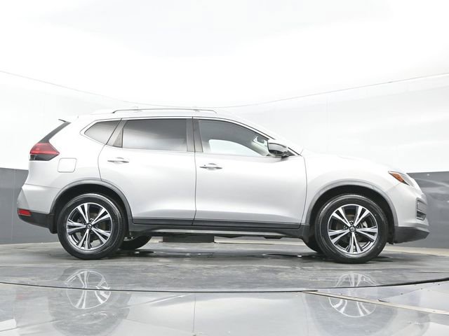 Used 2020 Nissan Rogue SV w/ Premium Package image 26