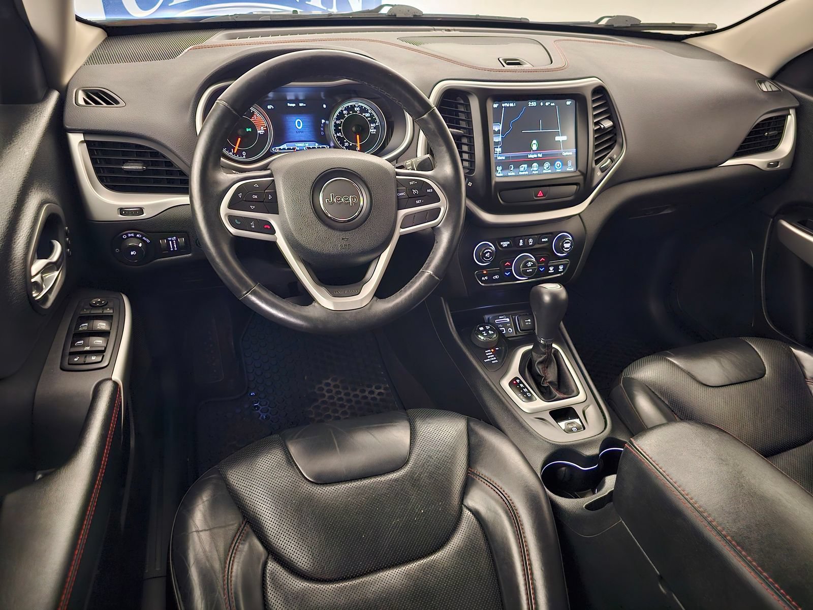 Used 2017 Jeep Cherokee Trailhawk AWD/4WD image 6