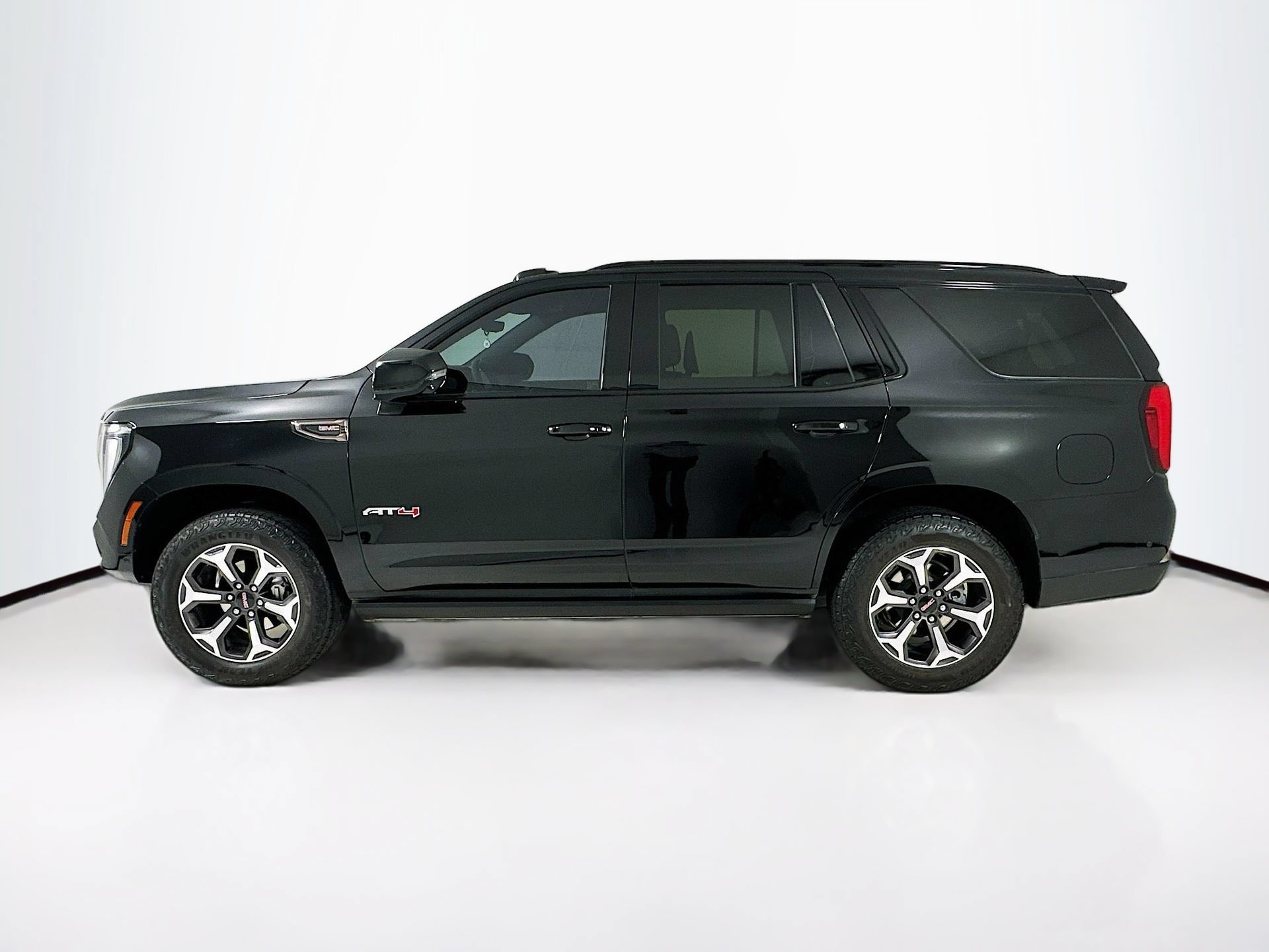Used 2025 GMC Yukon AT4 Ultimate AWD/4WD image 5