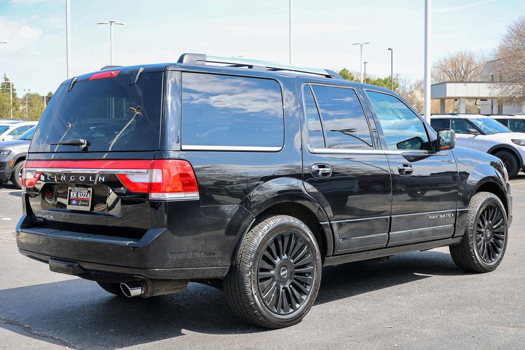 Used 2017 Lincoln Navigator Select image 25