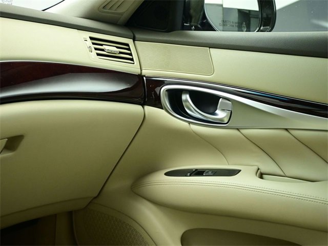 Used 2017 INFINITI Q70 3.7 image 31