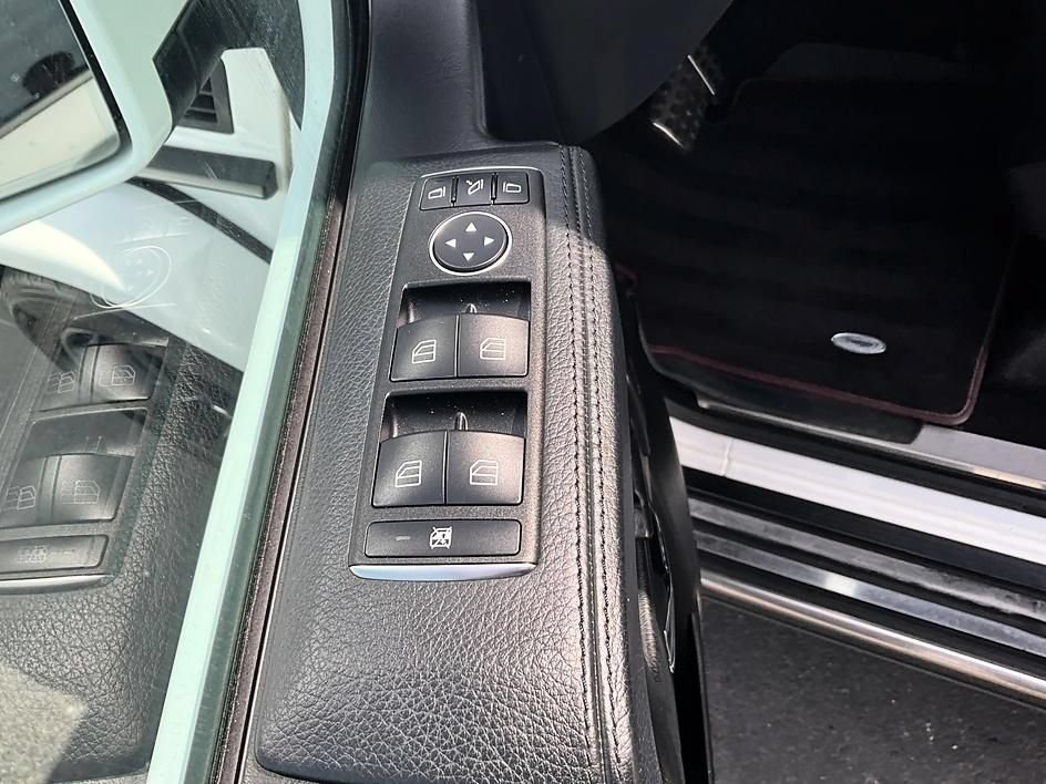 Used 2015 Mercedes-Benz G 63 AMG 4MATIC image 13