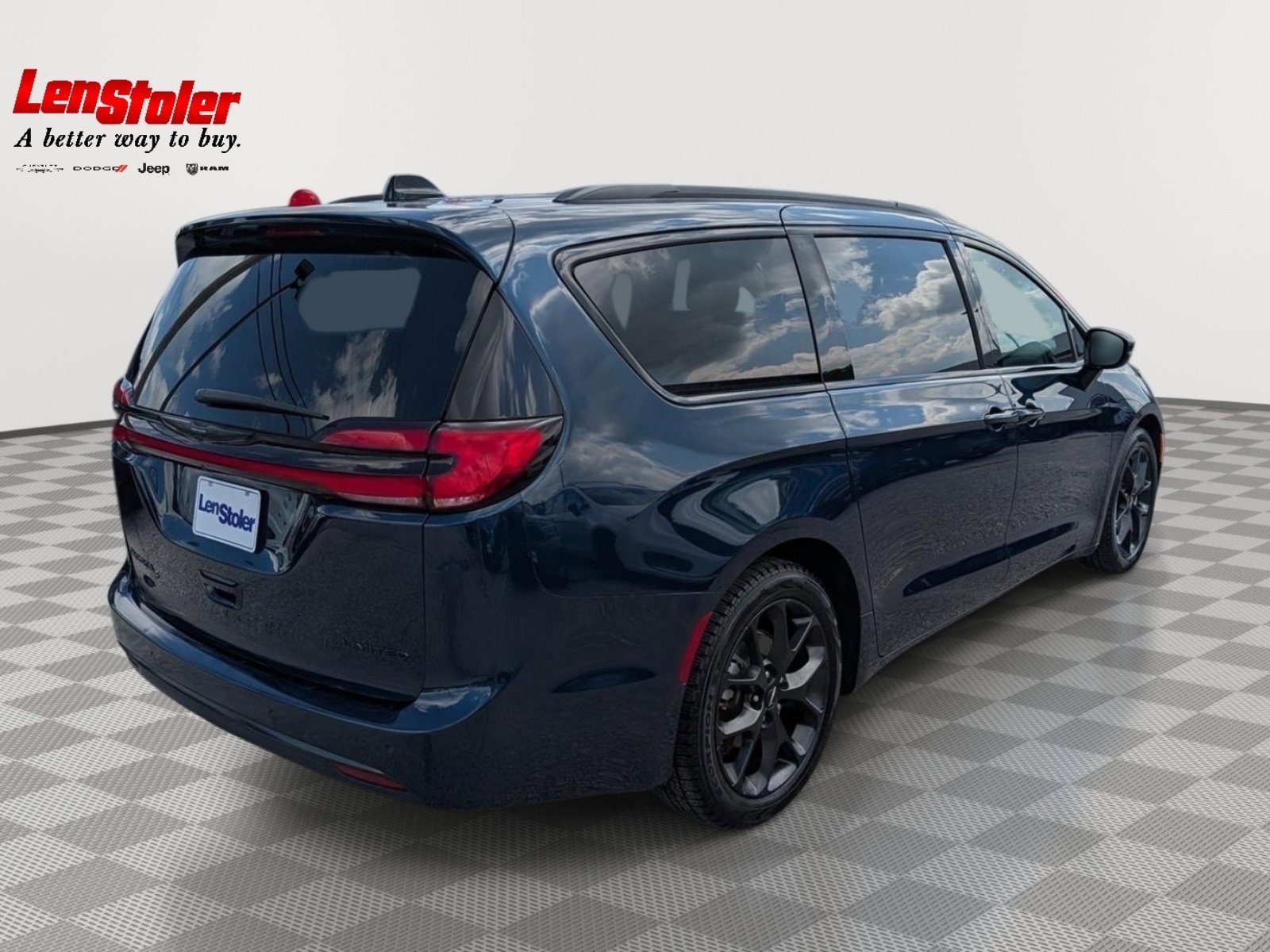 Used 2025 Chrysler Pacifica Limited FWD image 5