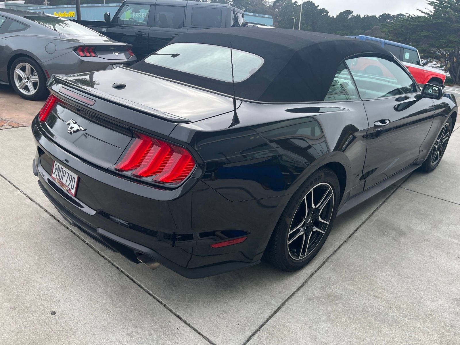 Used 2022 Ford Mustang Premium RWD image 9