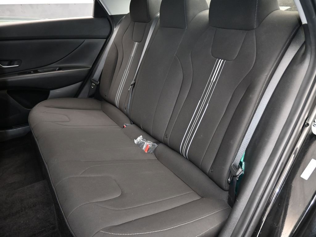 Used 2023 Hyundai Elantra SEL image 31