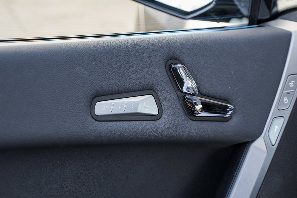 Used 2025 BMW iX xDrive50 w/ Premium Package image 10