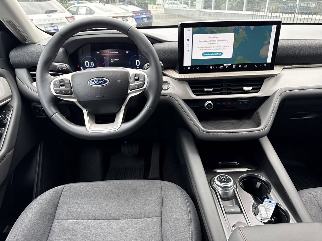 Used 2025 Ford Explorer Active AWD/4WD image 11