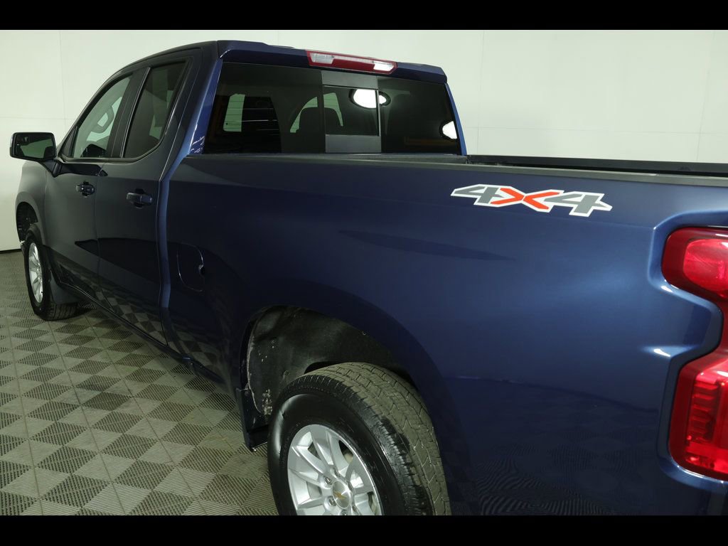 Used 2023 Chevrolet Silverado 1500 LT w/ Convenience Package II AWD/4WD image 19