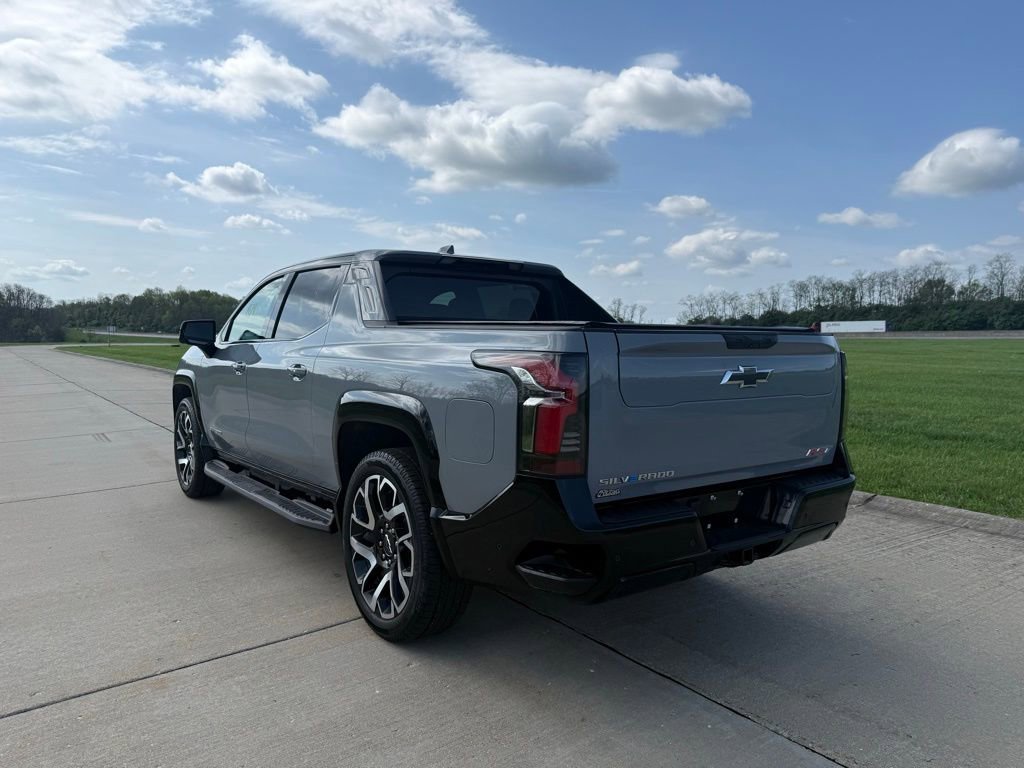 Used 2025 Chevrolet Silverado EV RST image 7