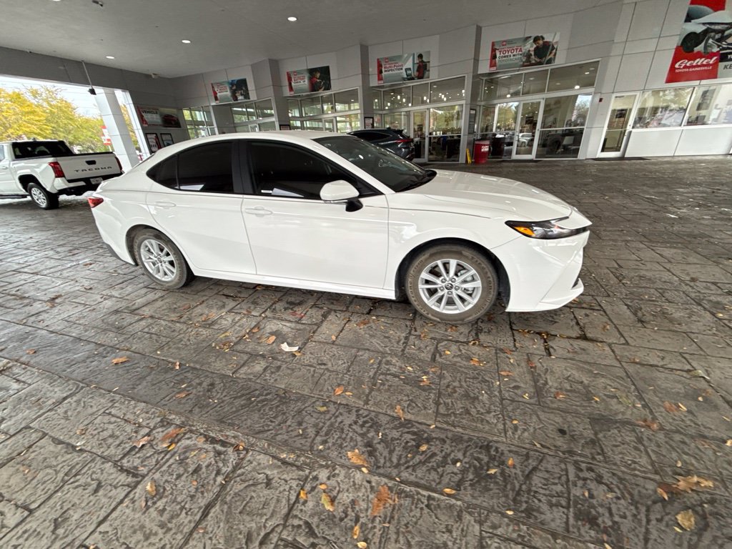 Used 2025 Toyota Camry LE FWD image 4