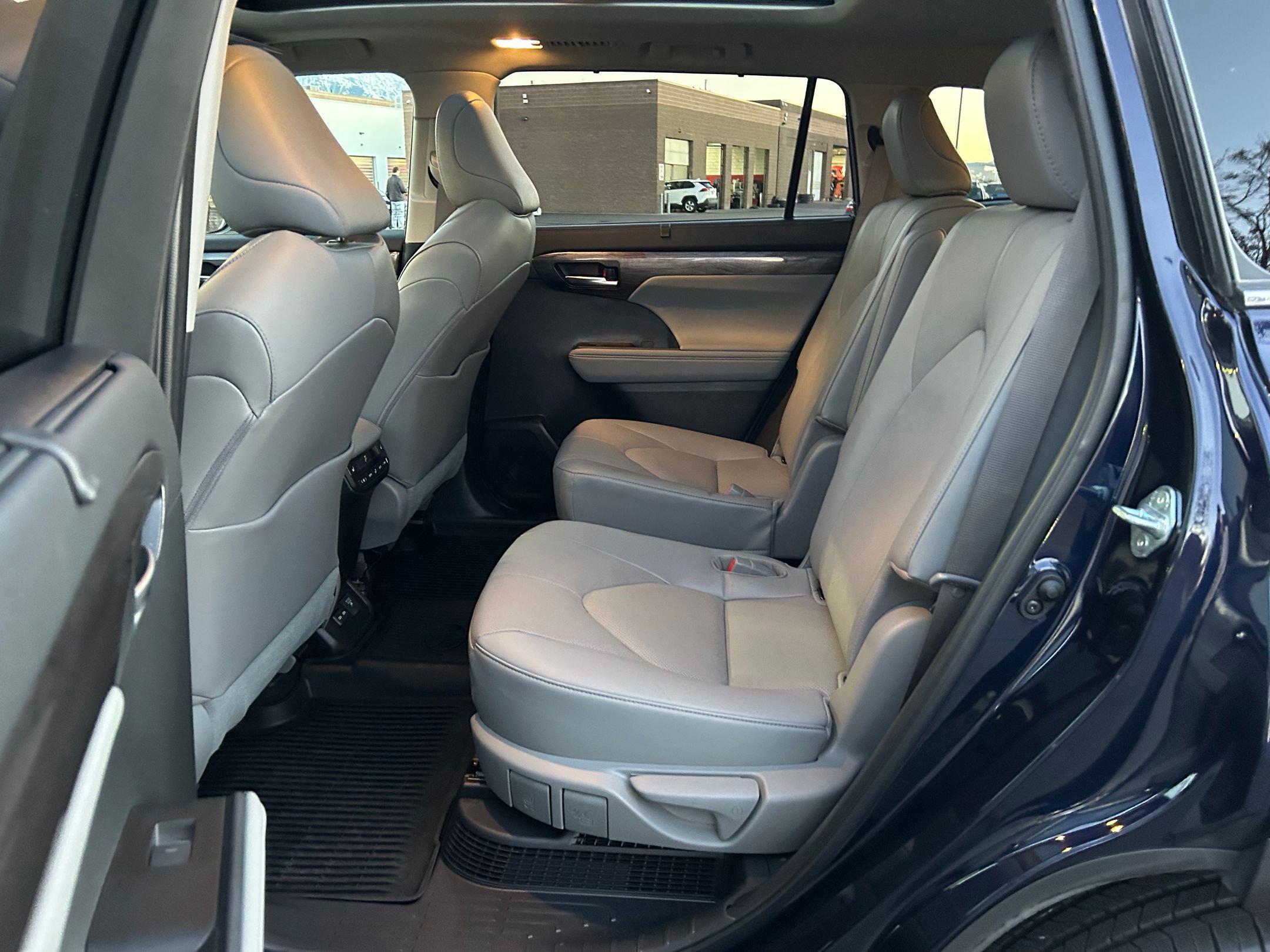 Used 2023 Toyota Highlander Platinum image 23