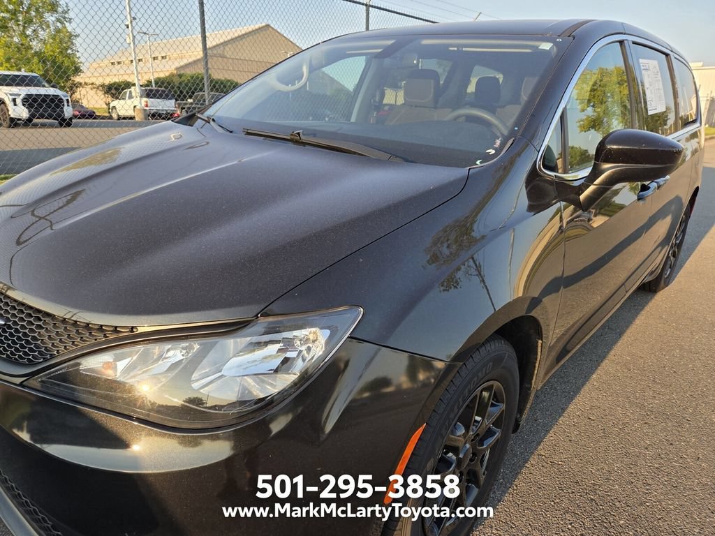 Used 2022 Chrysler Voyager LX FWD image 9