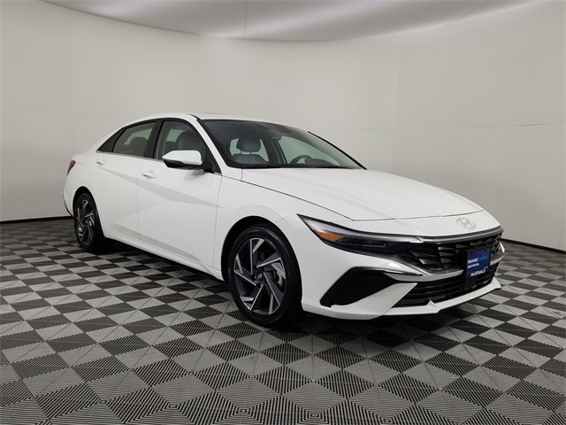 Certified 2025 Hyundai Elantra Limited image 6