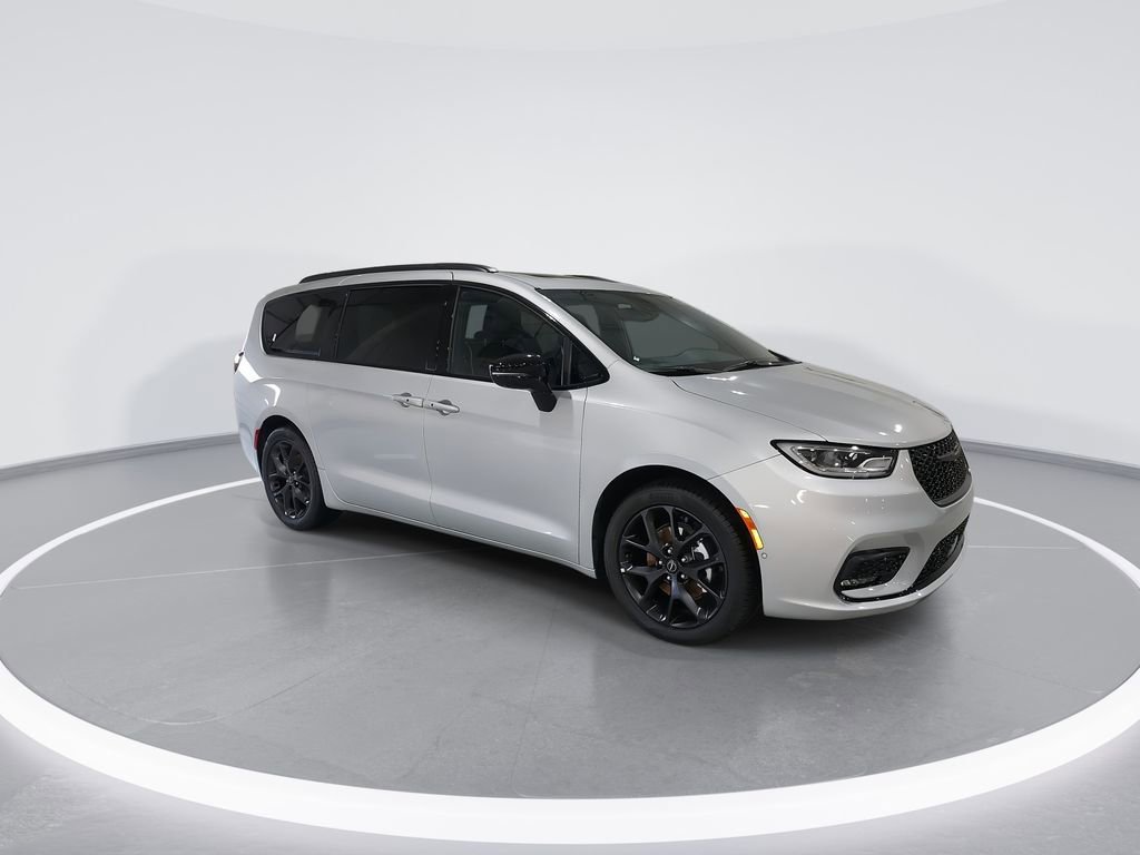 New 2026 Chrysler Pacifica Limited w/ S Appearance Package FWD image 2