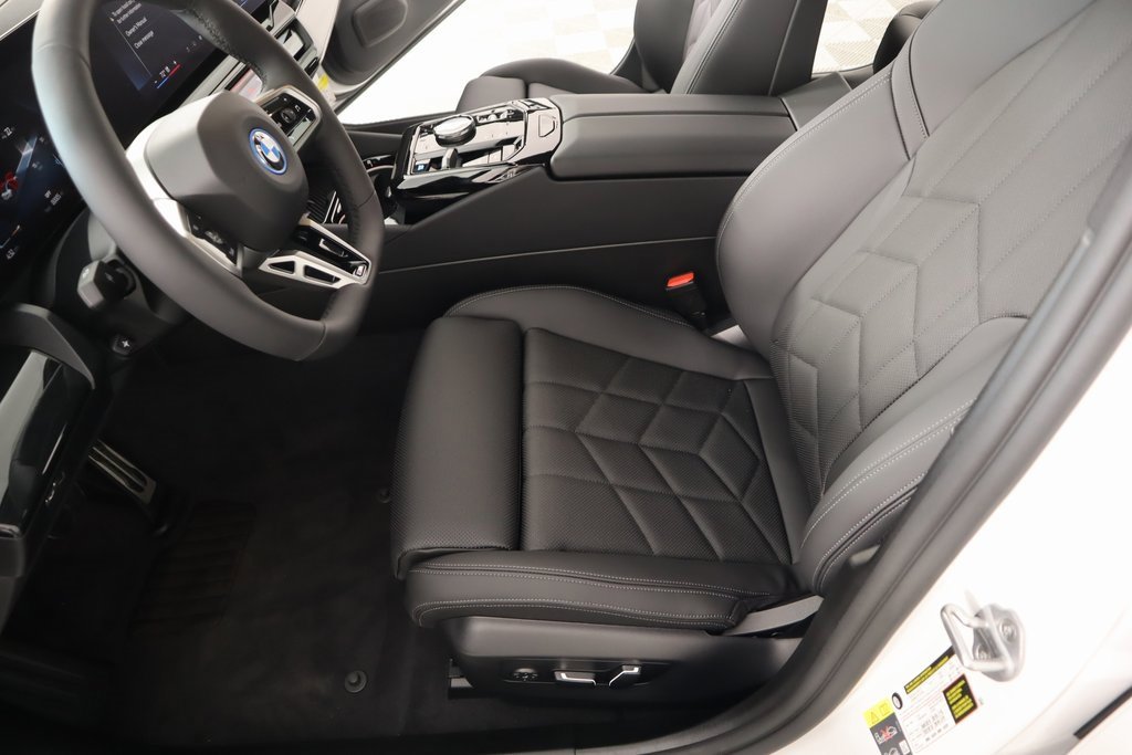 New 2025 BMW i5 xDrive40 w/ M Sport Package image 13