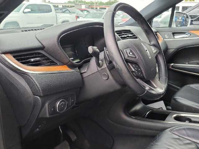 Used 2017 Lincoln MKC Select w/ Select Plus Package FWD image 8