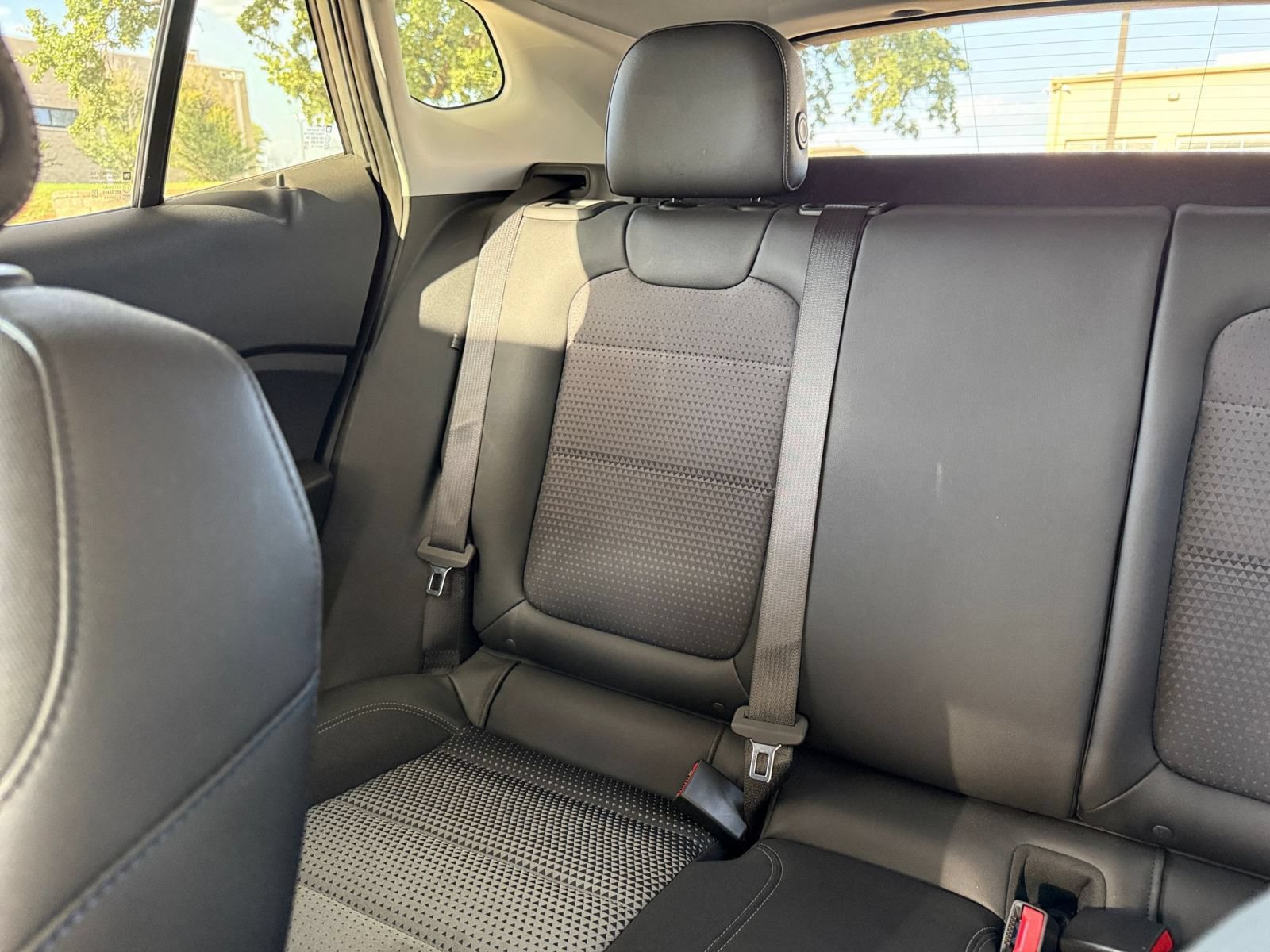 Used 2025 Chevrolet Trax LT FWD image 39