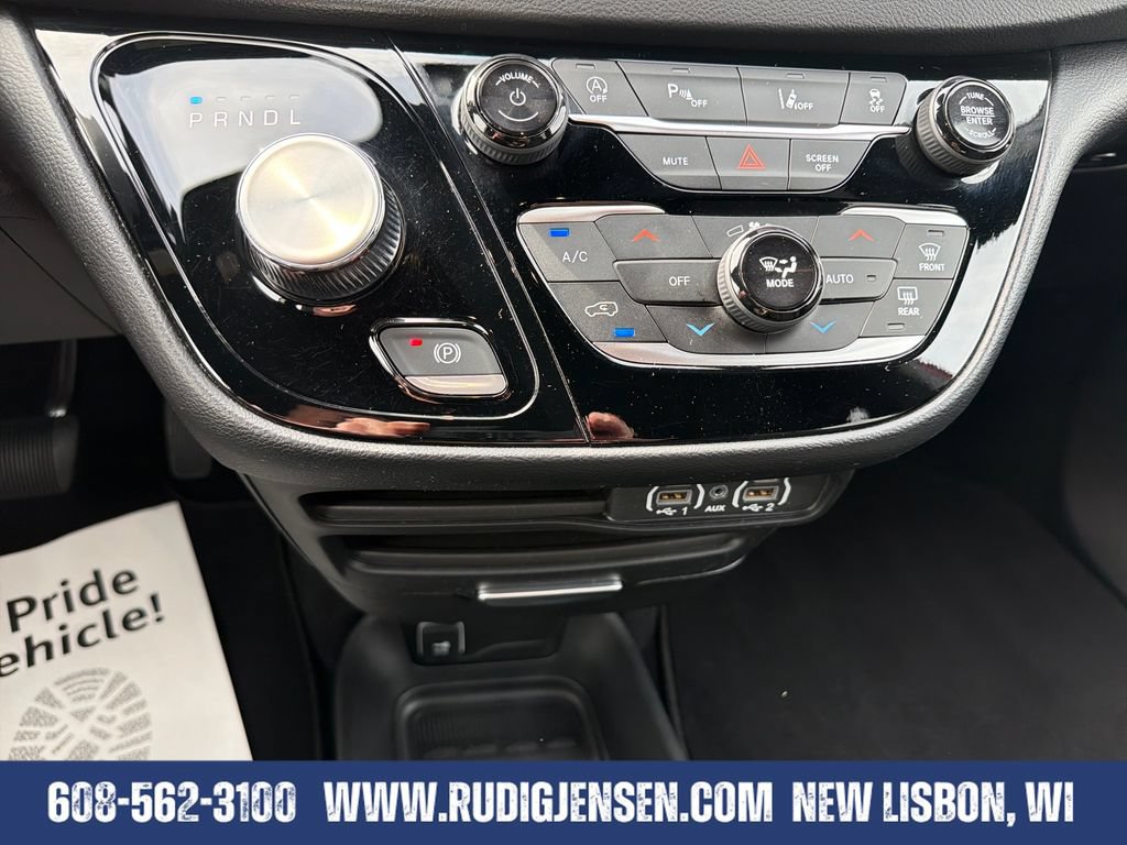 Used 2025 Chrysler Pacifica Select FWD image 17