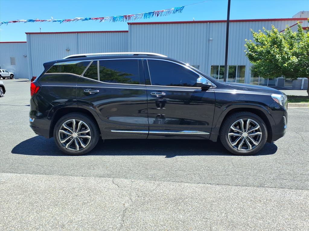 Used 2020 GMC Terrain Denali w/ Denali Premium Package FWD image 3