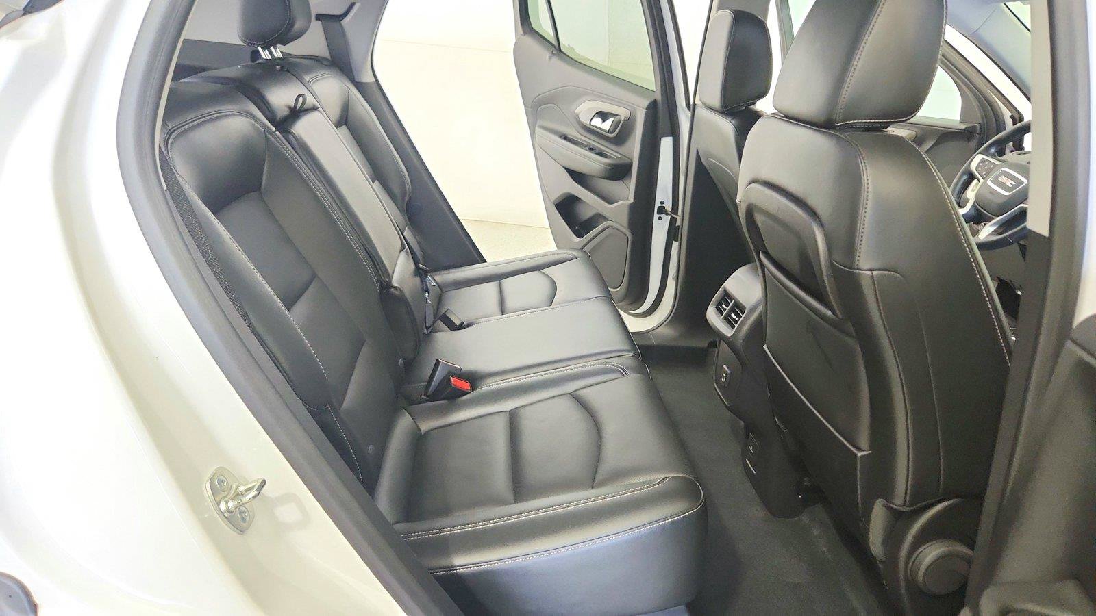 Used 2024 GMC Terrain SLT FWD image 29