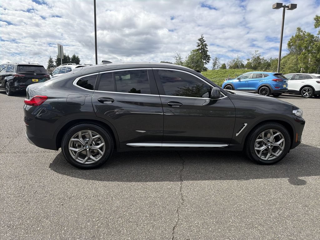 Used 2022 BMW X4 xDrive30i AWD/4WD image 2