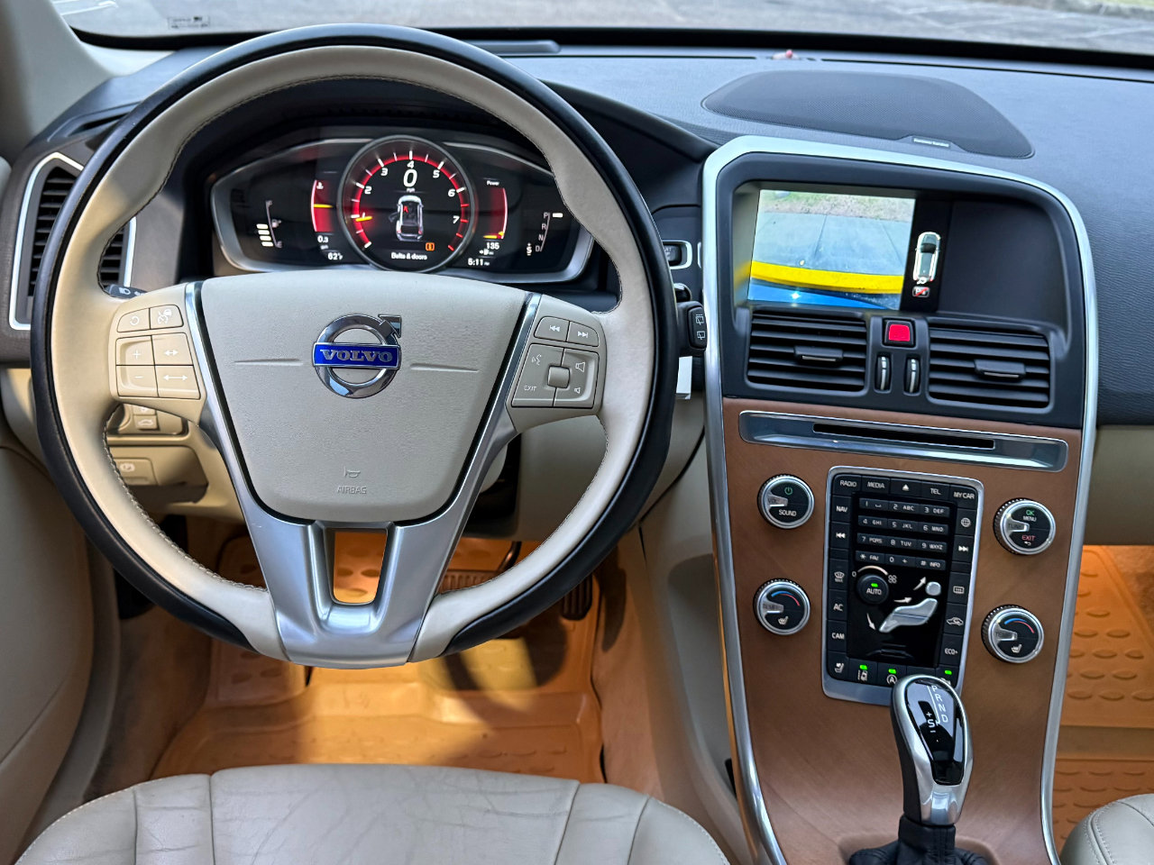 Used 2015 Volvo XC60 T5 Platinum image 11