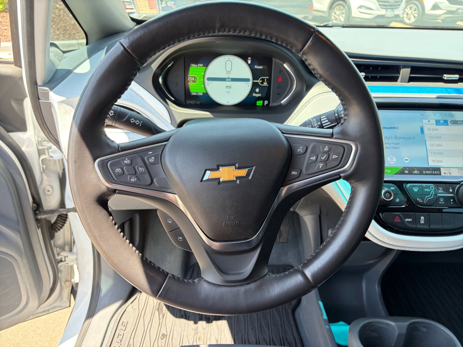Used 2018 Chevrolet Bolt Premier w/ Infotainment Package FWD image 9