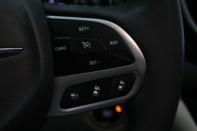Used 2024 Chrysler Pacifica Touring-L image 12