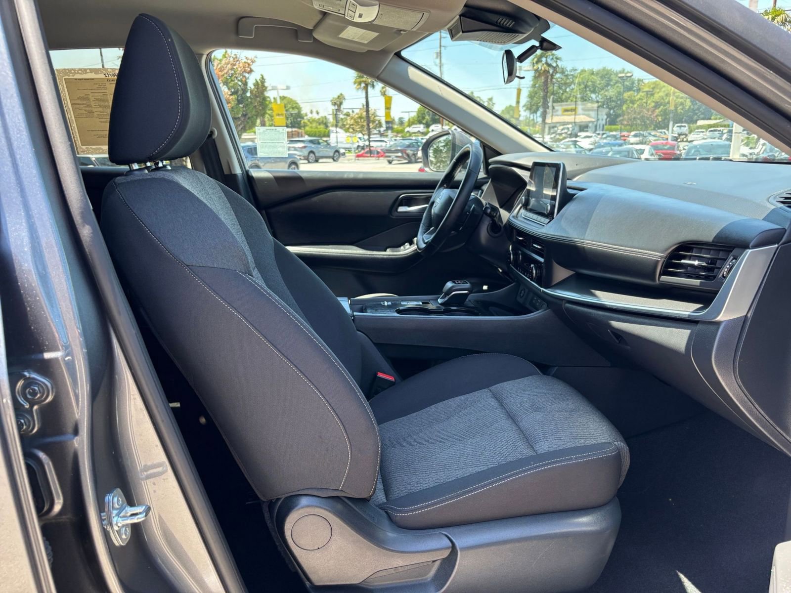 Used 2025 Nissan Rogue SV FWD image 38