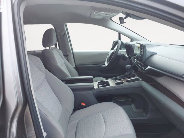 Used 2024 Toyota Sienna LE AWD/4WD image 9