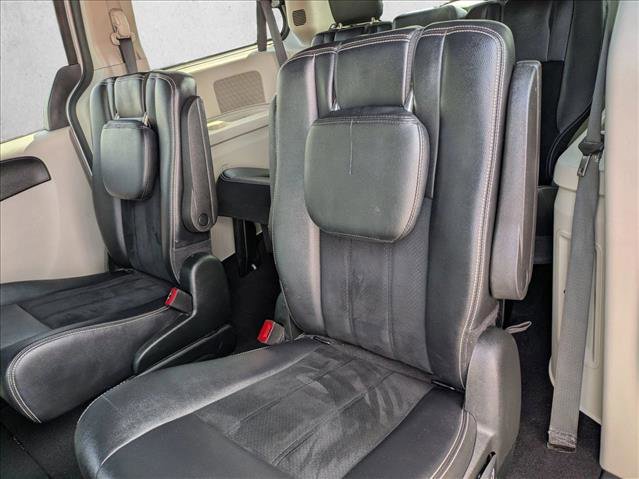 Used 2018 Dodge Grand Caravan SXT image 17