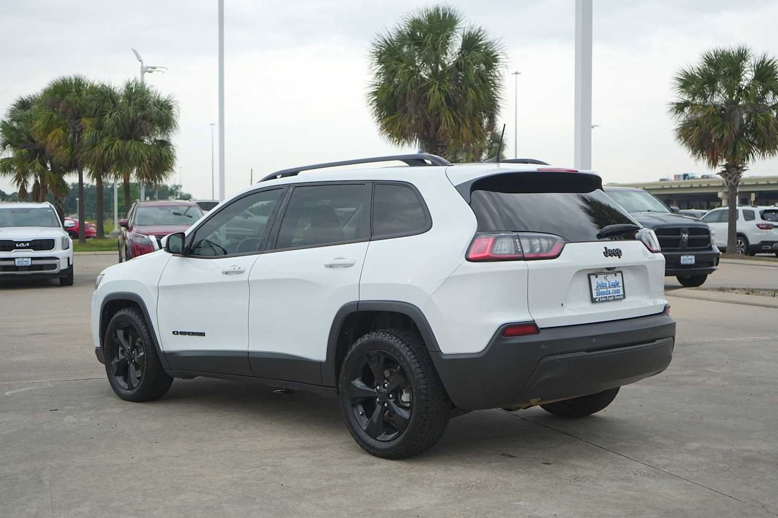 Used 2021 Jeep Cherokee Latitude Plus FWD image 4