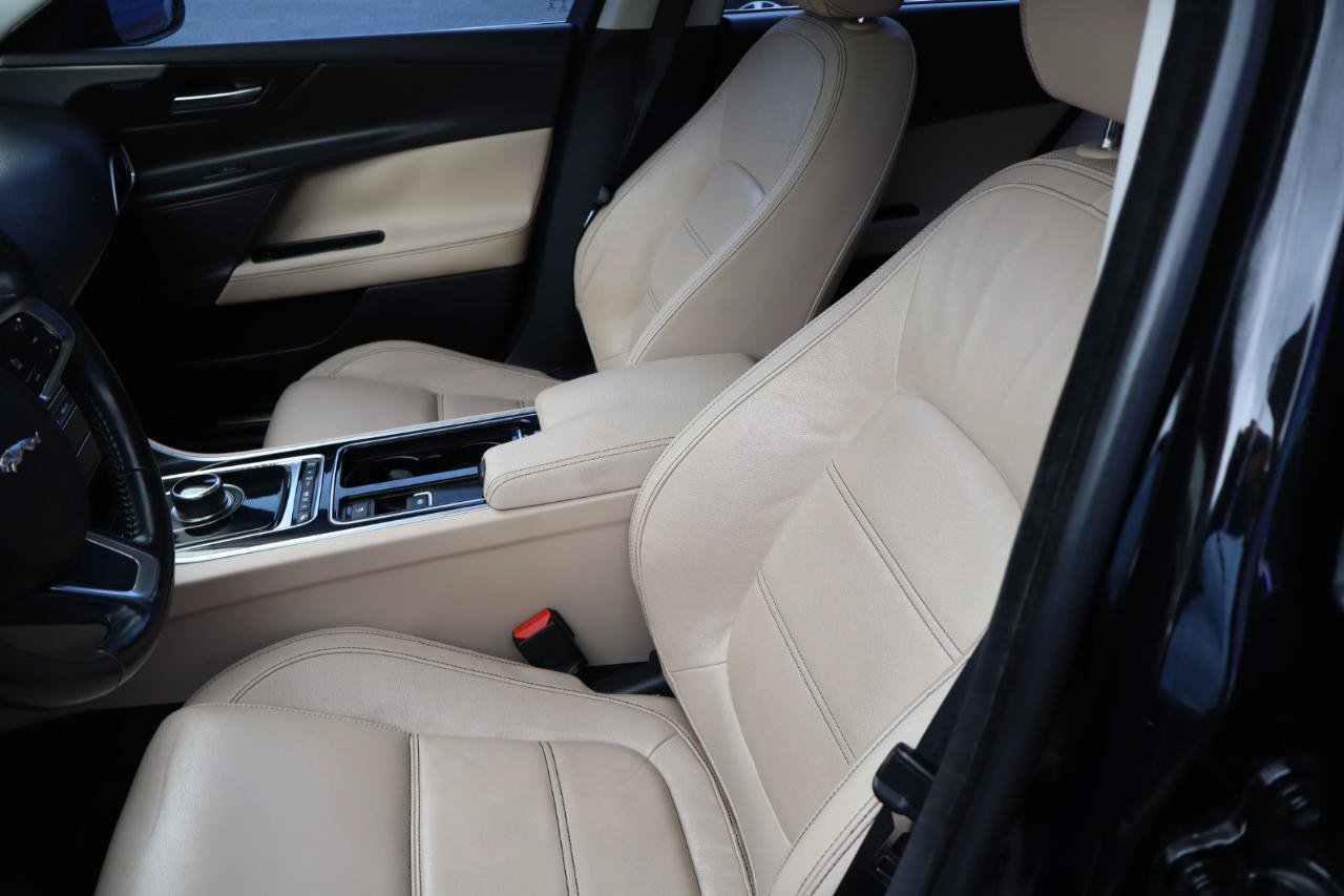 Used 2018 Jaguar XE Prestige RWD image 14
