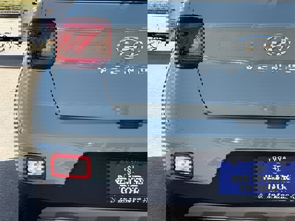 Used 2025 Hyundai Venue SEL image 10