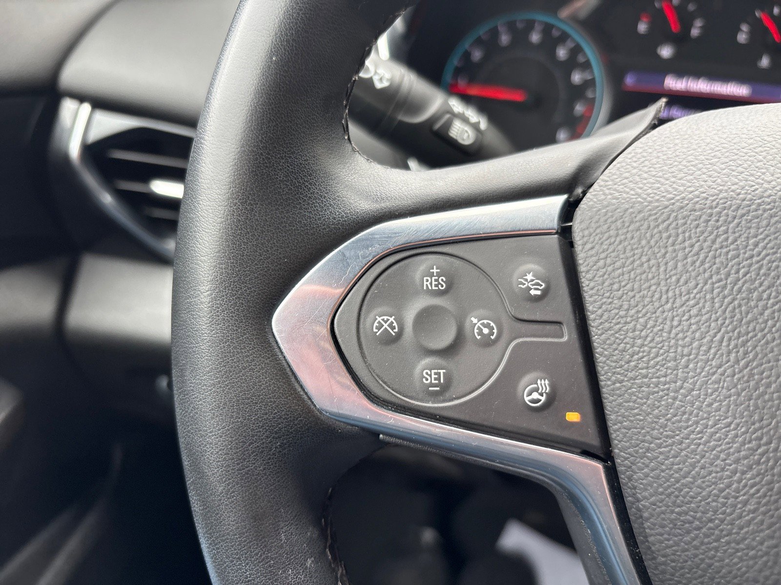 Used 2023 Chevrolet Traverse RS image 16