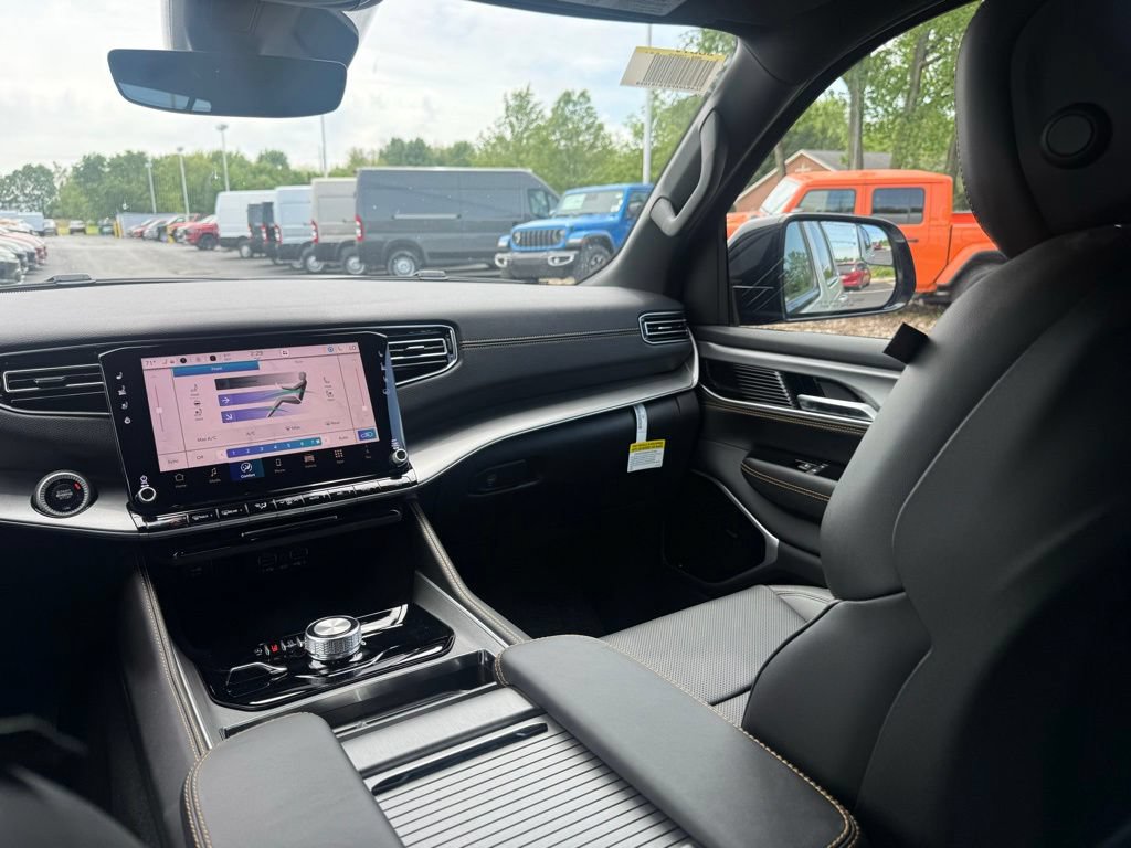 New 2026 Jeep Grand Wagoneer 4WD image 63