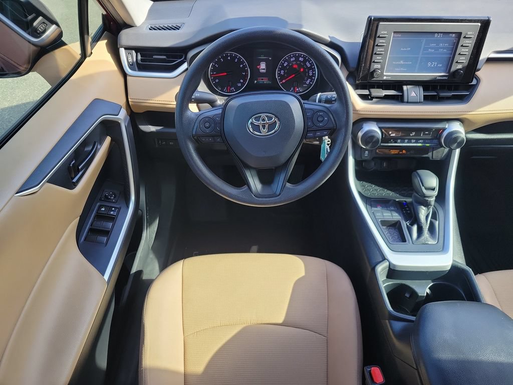 Used 2020 Toyota RAV4 LE FWD image 18