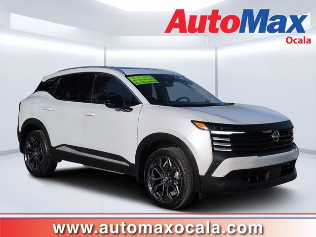 Used 2026 Nissan Kicks SR w/ SR Premium Package FWD image 1